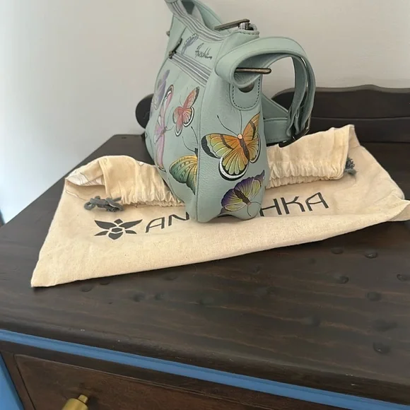 Butterfly Print Handbag - Picture 3 of 8